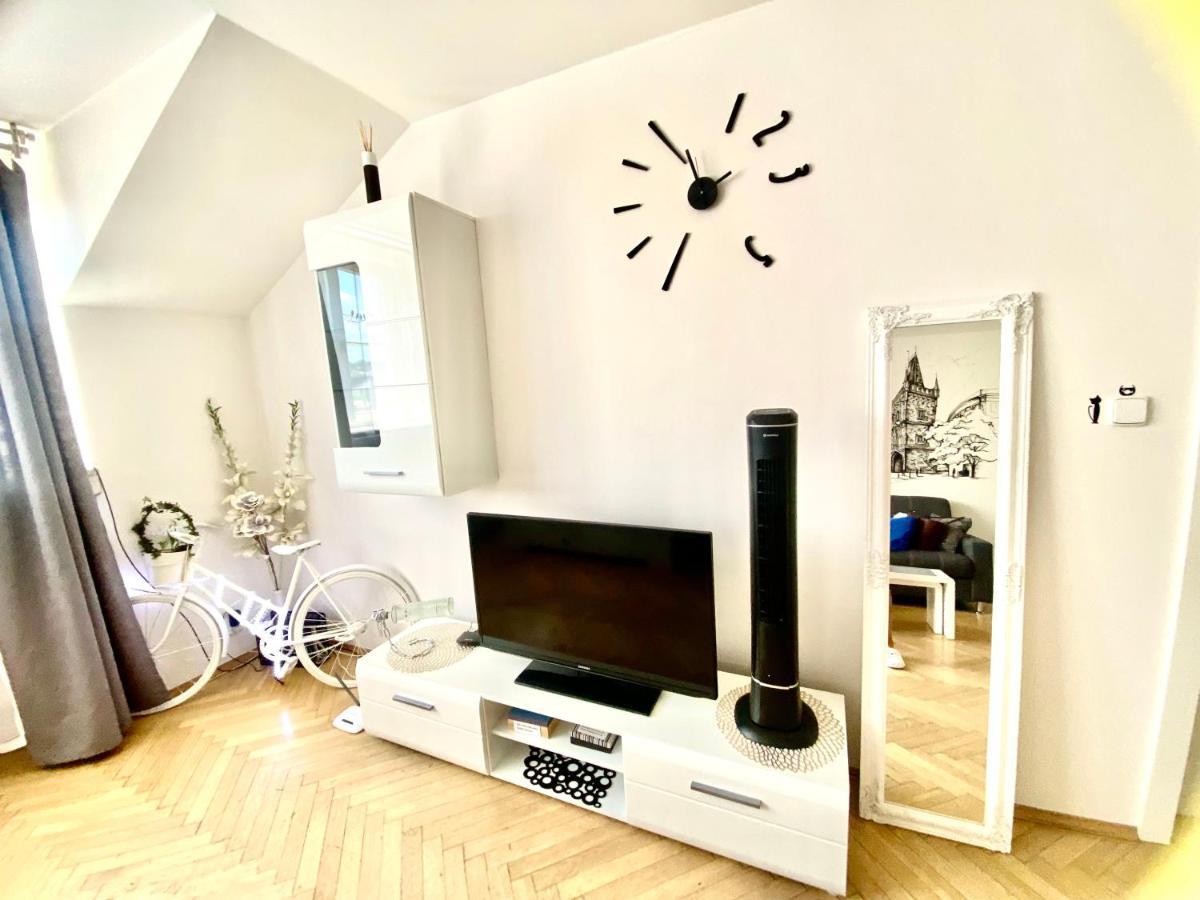 Fantastic Apartment In The City Center Прага Екстер'єр фото